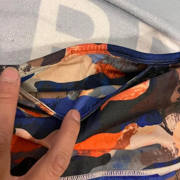 ✨🧡 FABLETICS ANYWHERE MOTION365® LEGGINGS (ZION, SMALL) 🧡✨ - Picture 3 of 4